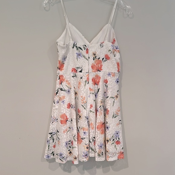 Trixxi Lace Floral Cut Out Back Zip Lined Mini Dress Women's Small White Peach - Picture 4 of 5